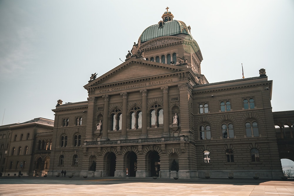 Bundeshaus Bern bei Tageslicht